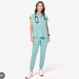 Women's Aqua Scrub Set